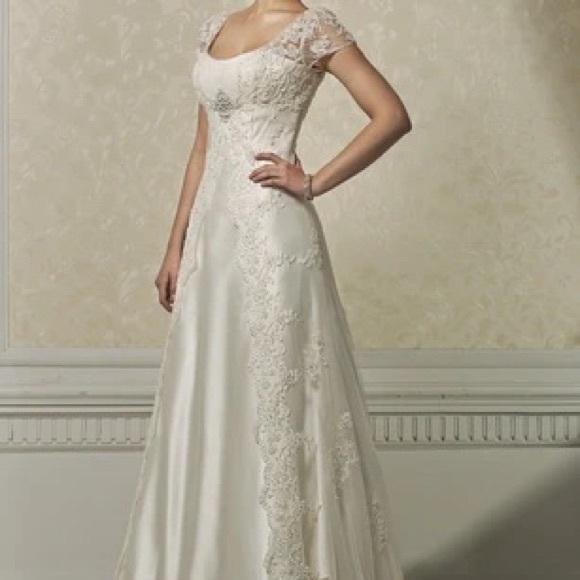 EUC Wedding Dress XS - Picture 7 of 7